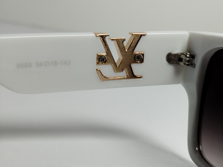 عینک آفتابی زنانه برند LOUIS VUITTON مدل 9569 سایز 54 طلق یووی